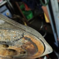 上海高溫，使用汽油泵澆水注意水管保護(hù)，避免水泵故障